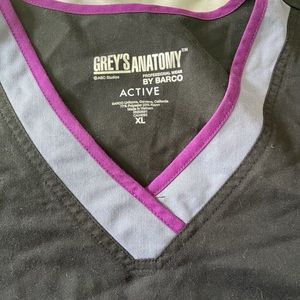 Black Greys Anatomy Active scrub top size XL
